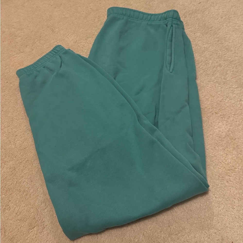 Aritzia/TNA boyfriend sweatpants and hoodie